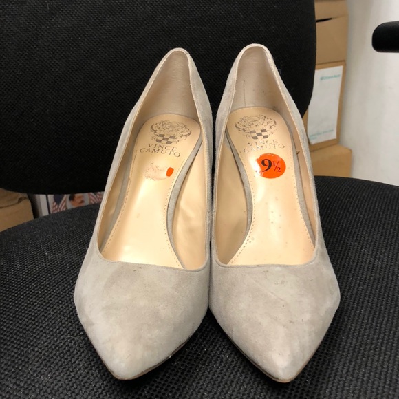 Vince Camuto suede pump heels. - Picture 2 of 5
